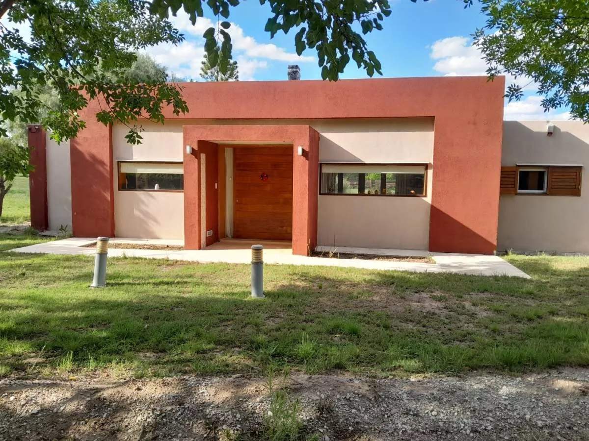 En Venta Casa 4 Drm en Barrio San Miguel - Comuna Los Molinos - Recibe Menor  Permuta