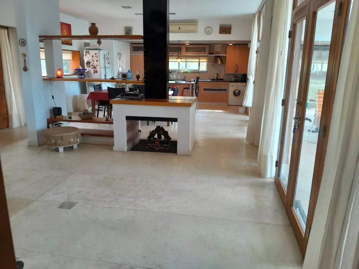 En Venta Casa 4 Drm en Barrio San Miguel - Comuna Los Molinos - Recibe Menor  Permuta