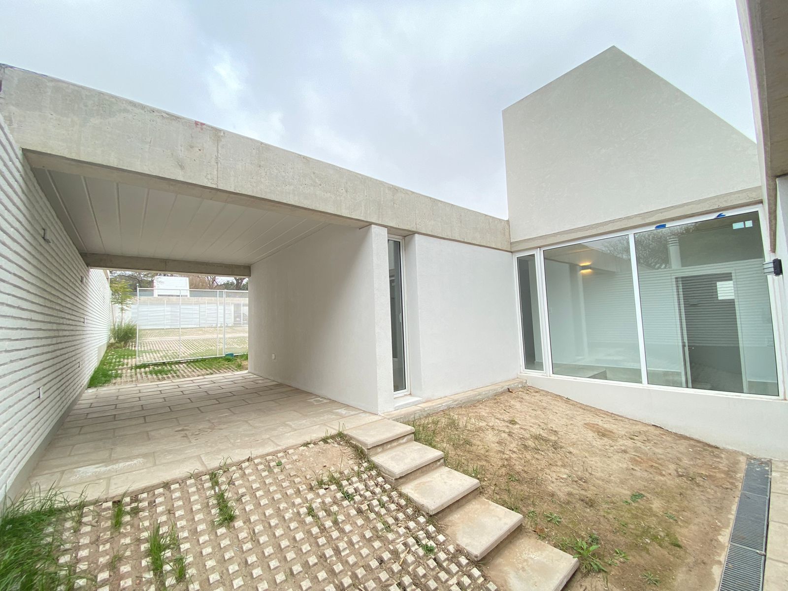 En venta casa planta baja en Housing zona sur