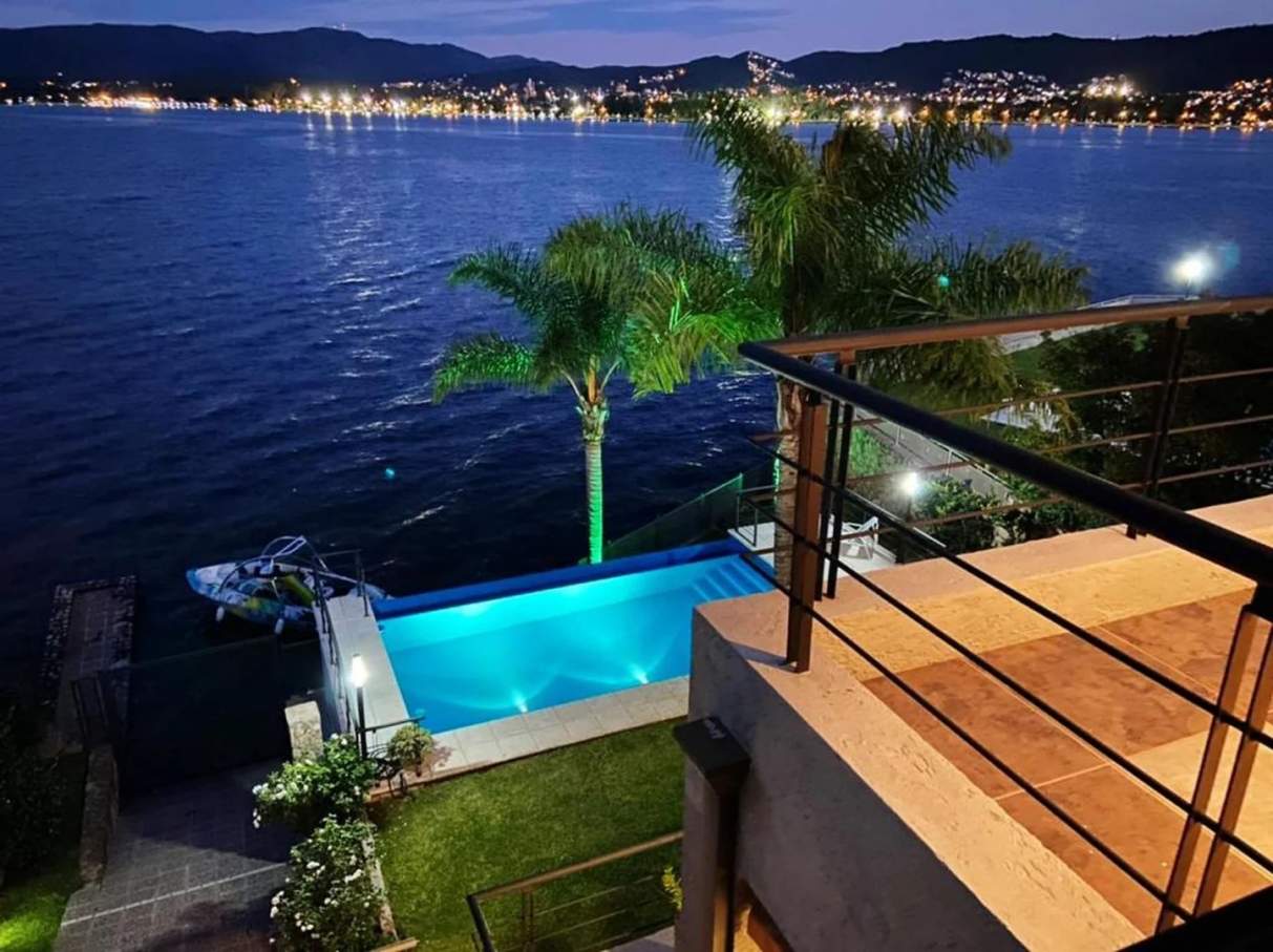 Venta Casa en Villa del Lago, Carlos Paz, con Bajada Al Lago