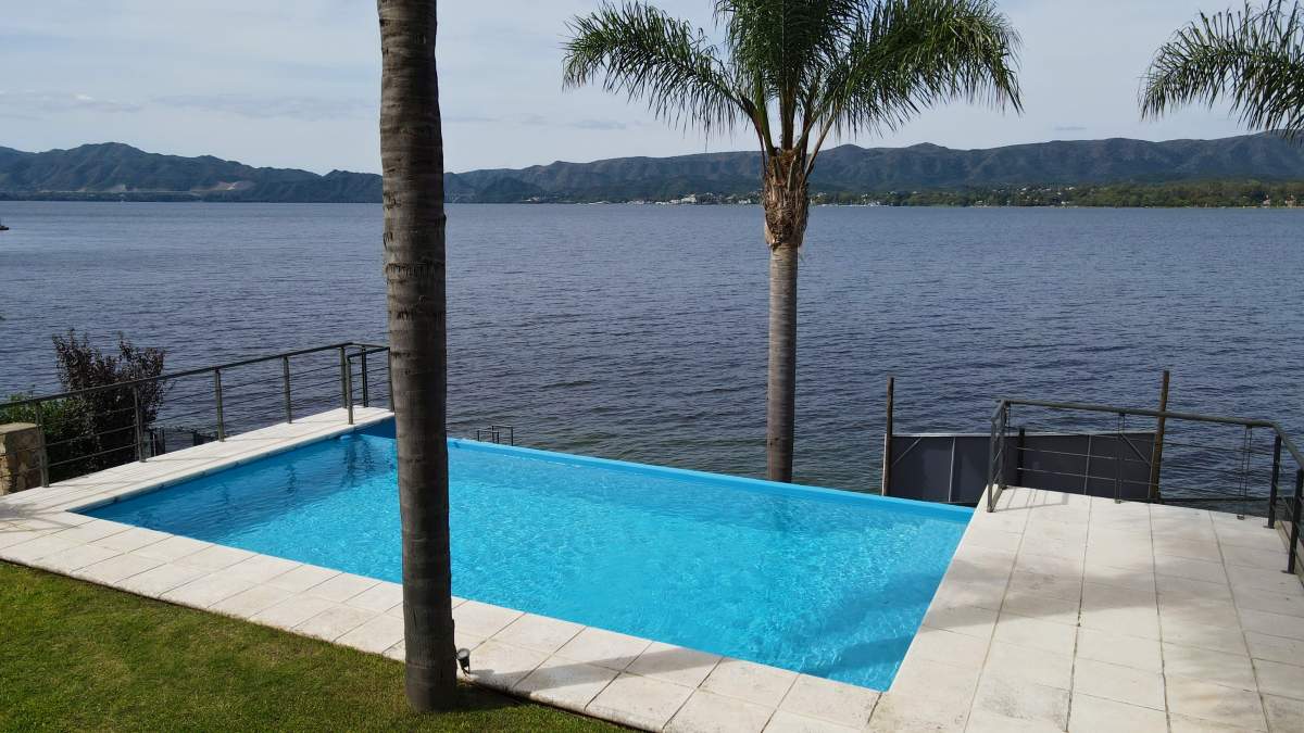 Venta Casa en Villa del Lago, Carlos Paz, con Bajada Al Lago