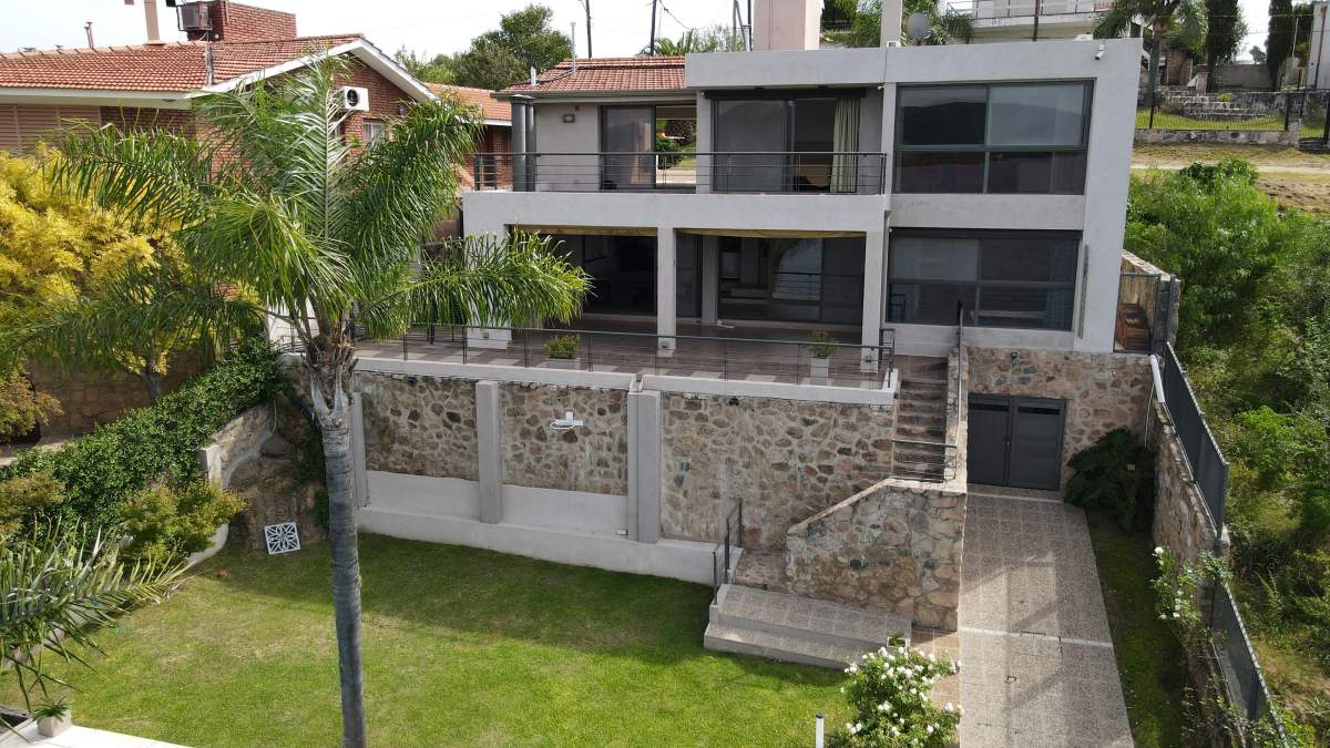 Venta Casa en Villa del Lago, Carlos Paz, con Bajada Al Lago