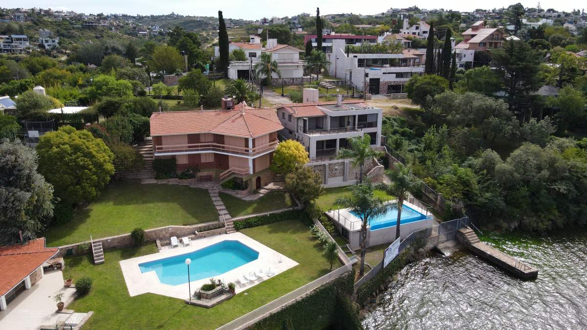 Venta Casa en Villa del Lago, Carlos Paz, con Bajada Al Lago