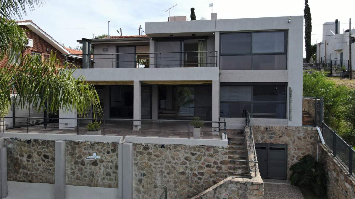 Venta Casa en Villa del Lago, Carlos Paz, con Bajada Al Lago