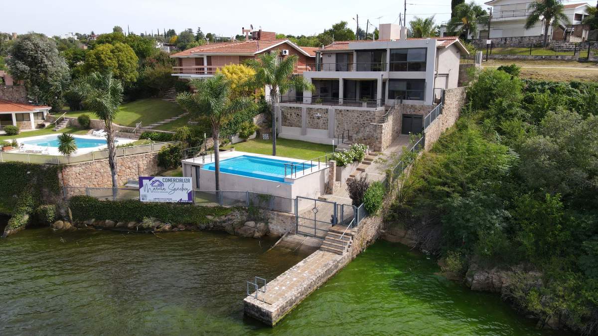 Venta Casa en Villa del Lago, Carlos Paz, con Bajada Al Lago