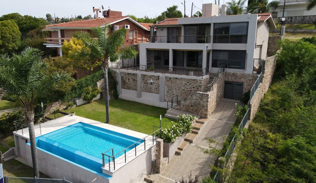 Venta Casa en Villa del Lago, Carlos Paz, con Bajada Al Lago