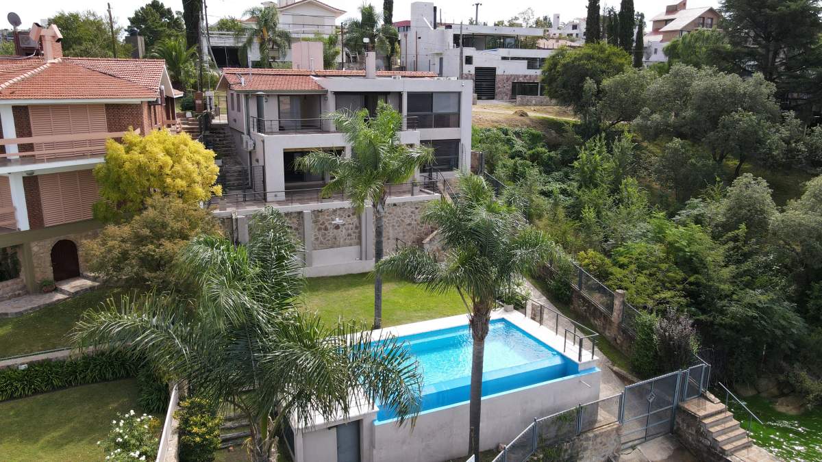 Venta Casa en Villa del Lago, Carlos Paz, con Bajada Al Lago