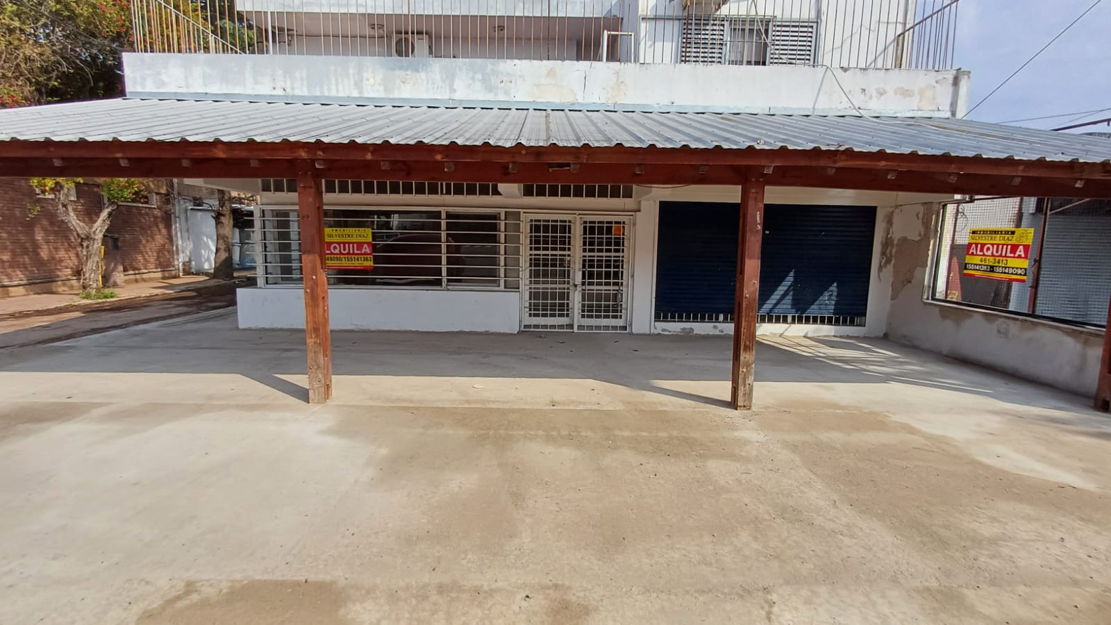 LOCAL COMERCIAL BARRIO PARQUE LATINO