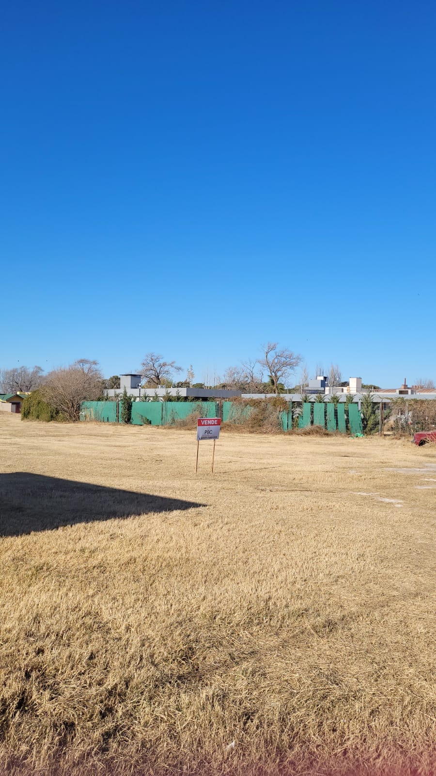 Terreno de 750m2 sobre calle Italia, Hernando.