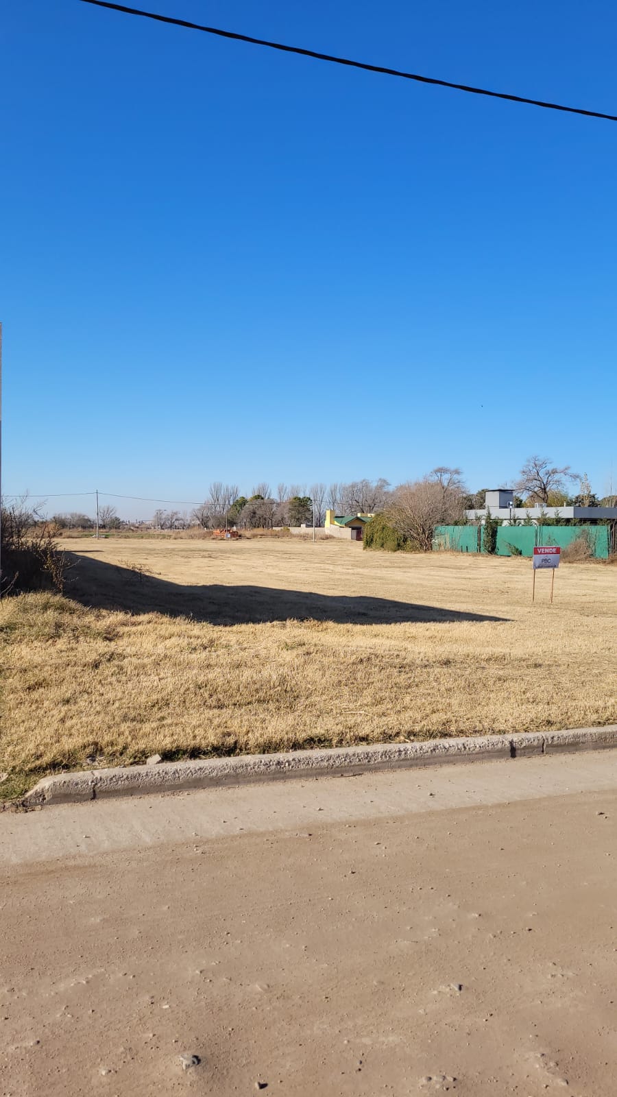 Terreno de 750m2 sobre calle Italia, Hernando.