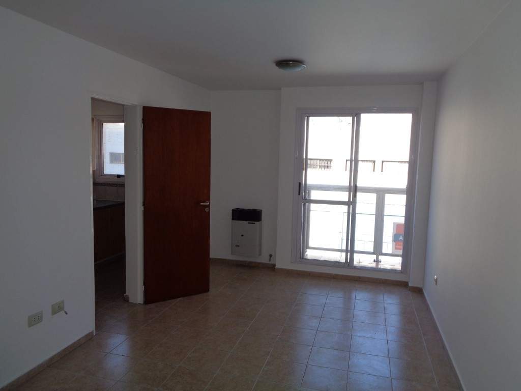 Centro - Departamento de Categoría de 1 Dormitorio Amplio con Balcón, Cocina Separada y Terraza Ampl