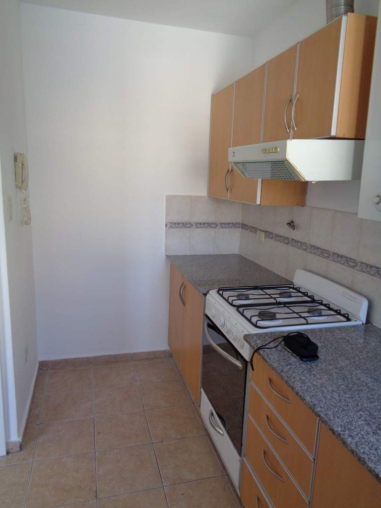 Centro - Departamento de Categoría de 1 Dormitorio Amplio con Balcón, Cocina Separada y Terraza Ampl