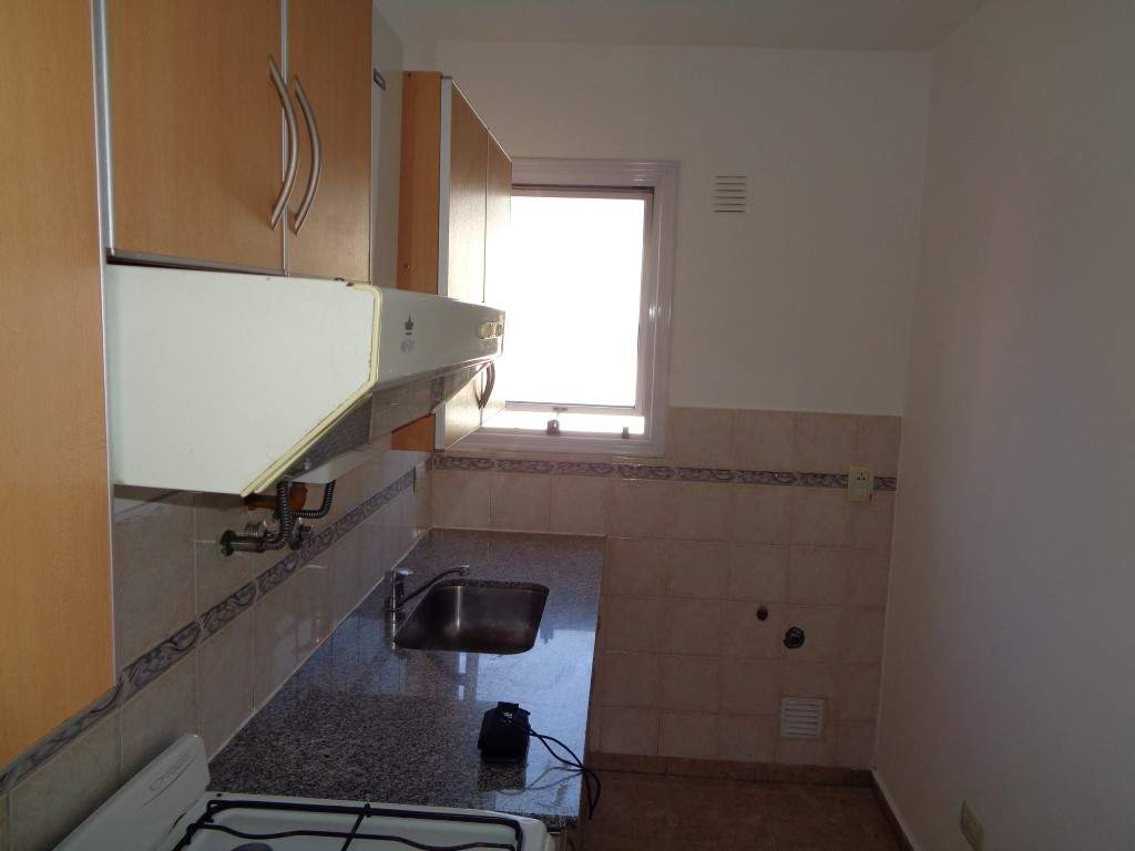 Centro - Departamento de Categoría de 1 Dormitorio Amplio con Balcón, Cocina Separada y Terraza Ampl