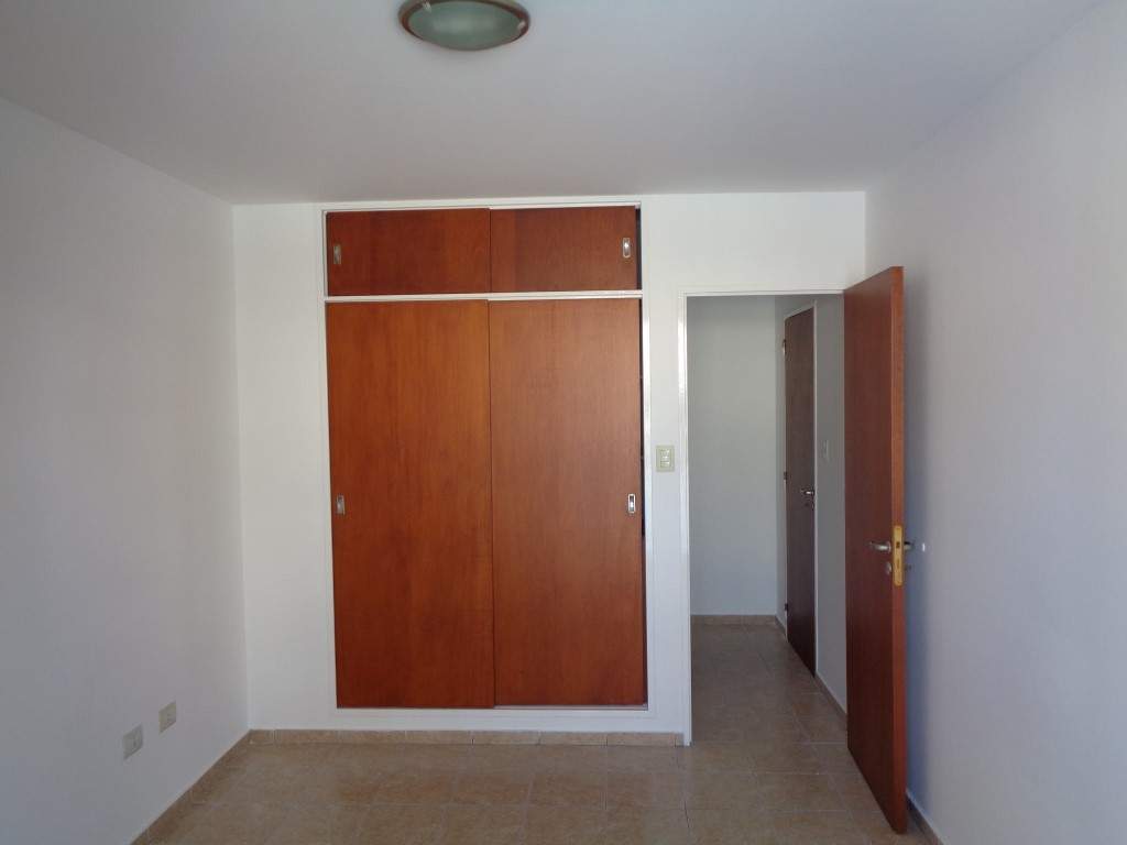 Centro - Departamento de Categoría de 1 Dormitorio Amplio con Balcón, Cocina Separada y Terraza Ampl