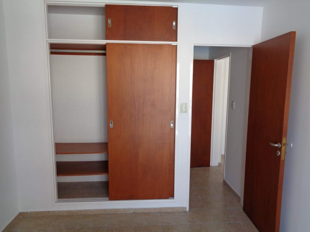 Centro - Departamento de Categoría de 1 Dormitorio Amplio con Balcón, Cocina Separada y Terraza Ampl