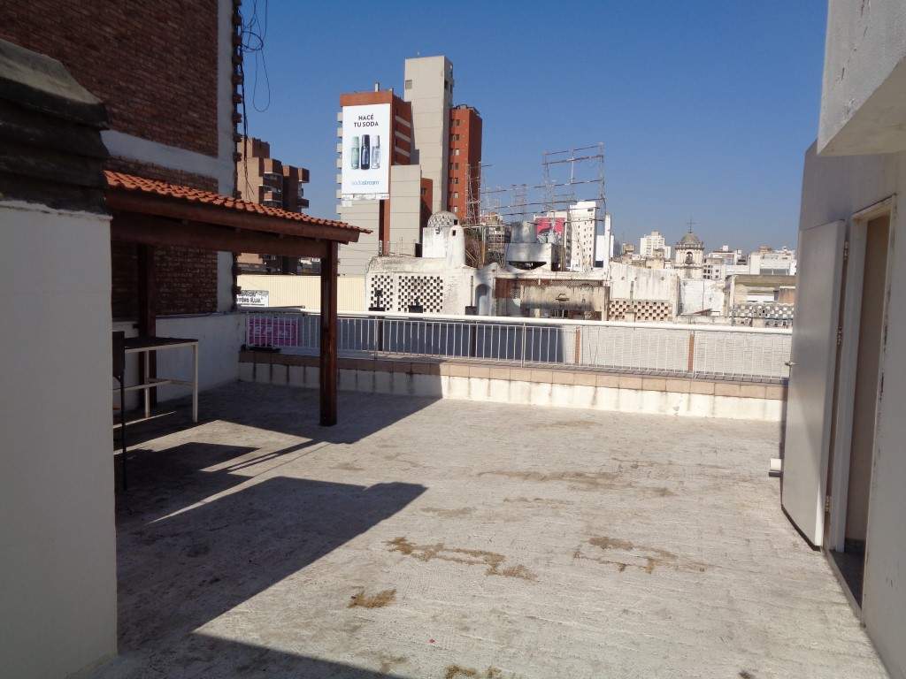 Centro - Departamento de Categoría de 1 Dormitorio Amplio con Balcón, Cocina Separada y Terraza Ampl