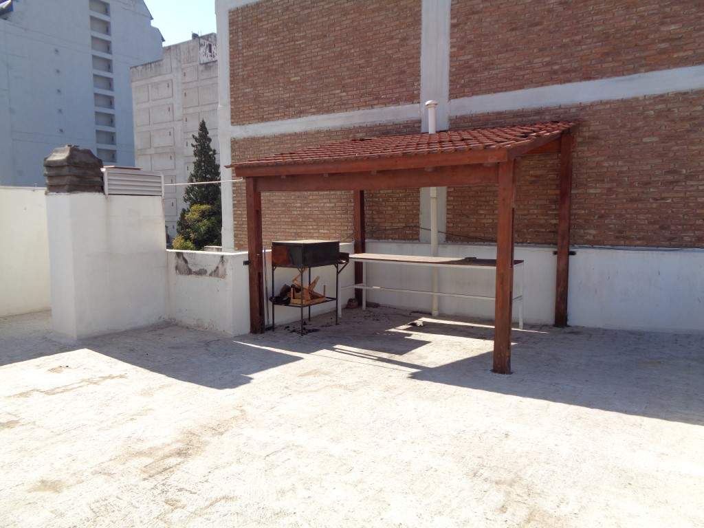 Centro - Departamento de Categoría de 1 Dormitorio Amplio con Balcón, Cocina Separada y Terraza Ampl