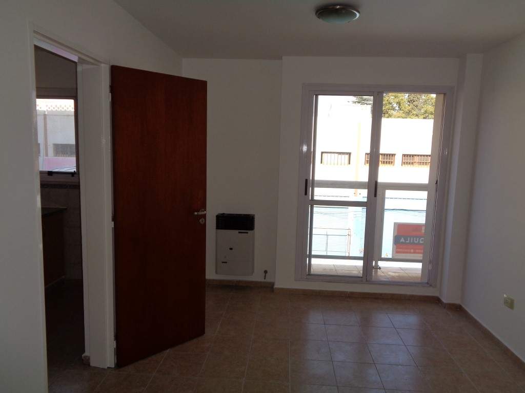 Centro - Departamento de Categoría de 1 Dormitorio Amplio con Balcón, Cocina Separada y Terraza Ampl