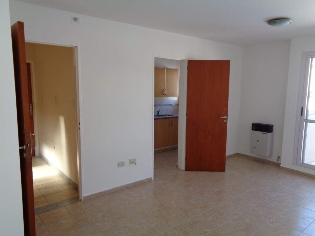 Centro - Departamento de Categoría de 1 Dormitorio Amplio con Balcón, Cocina Separada y Terraza Ampl