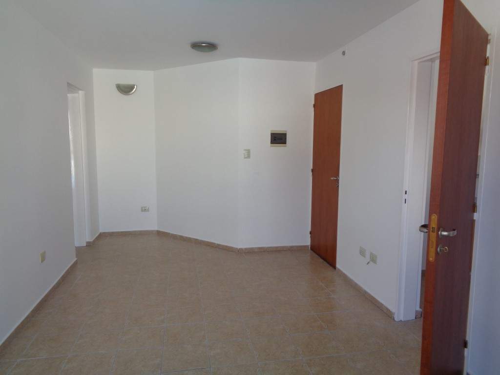 Centro - Departamento de Categoría de 1 Dormitorio Amplio con Balcón, Cocina Separada y Terraza Ampl