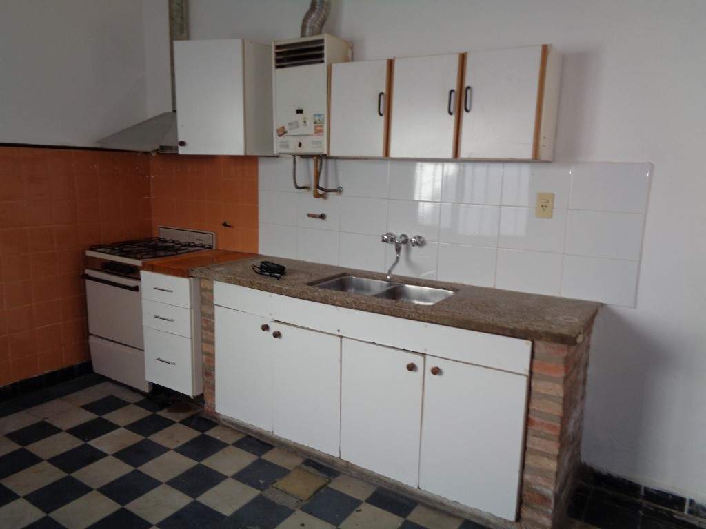 Barrio Yofre Norte - Casa de 1 Dormitorio Amplia y Luminosa con Garaje, Cocina Comedor Equipada, Lav