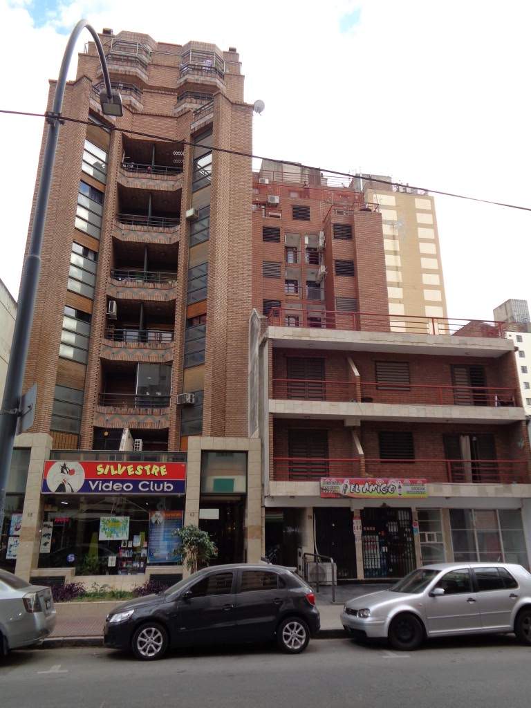 Barrio Alberdi - Departamento de 1 Dormitorio Amplio y Luminoso con Cocina Equipada, Baño con Bañera