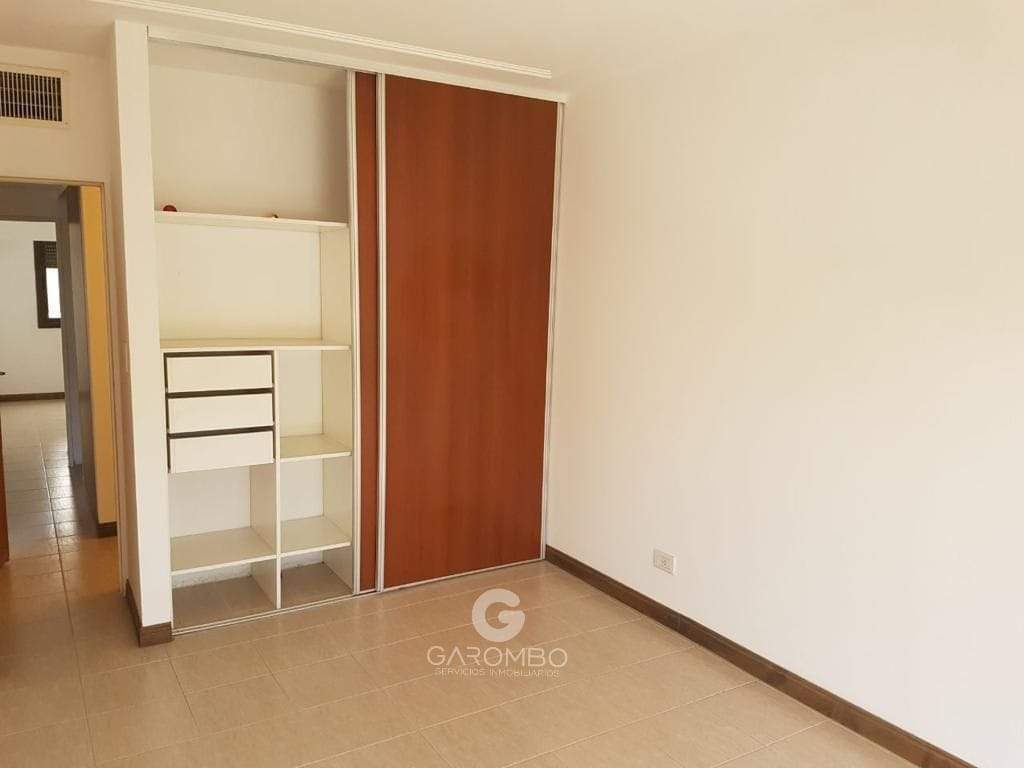 En venta departamento 2 dorm edificio Hovenia 1