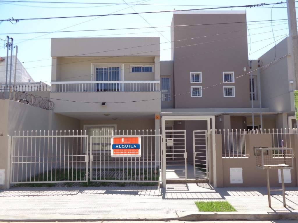 Barrio Villa Centenario - Excelente Casa de Categoría de 3 Dormitorios, 1 en Suitte con Vestidor, Co