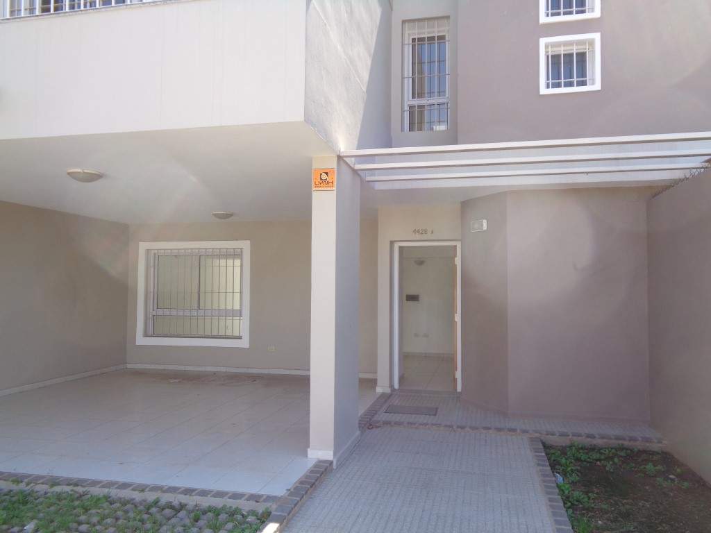 Barrio Villa Centenario - Excelente Casa de Categoría de 3 Dormitorios, 1 en Suitte con Vestidor, Co