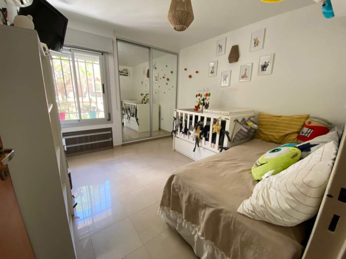 Casa en venta 2 dormitorios reciclada en Granja de Funes  Apto Bancor