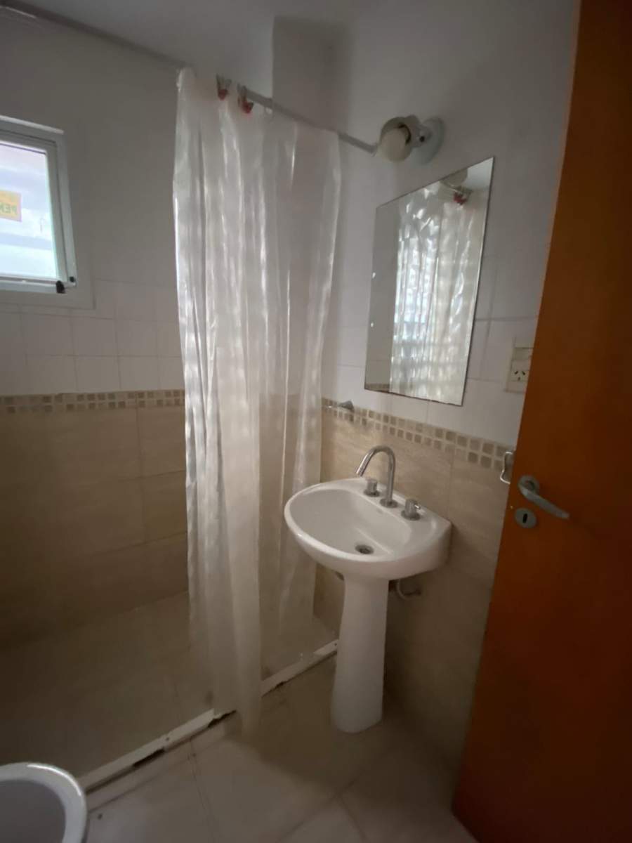 MONOAMBIENTE EN ALTO ALBERDI - ACHAVAL RODRIGUEZ Y RÍO NEGRO - BAÑO COMPLETO