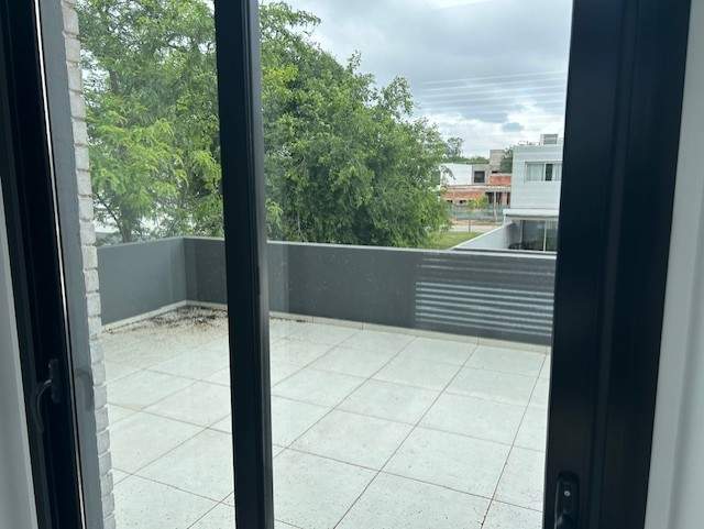 MODERNA CASA A ESTRENAR EN BARRIO LA LUISITA (ZONA SUR)