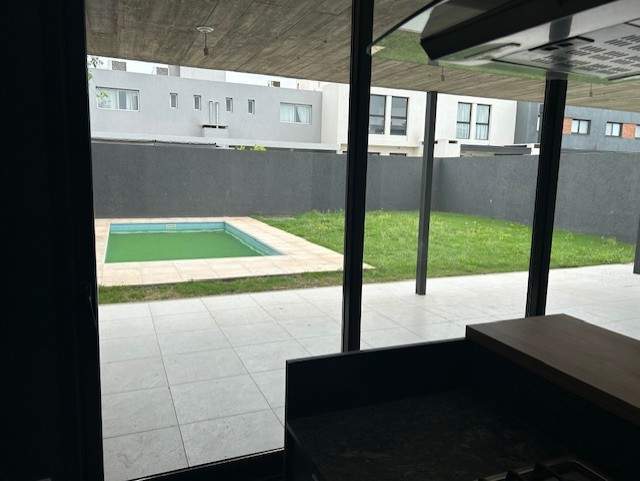 MODERNA CASA A ESTRENAR EN BARRIO LA LUISITA (ZONA SUR)