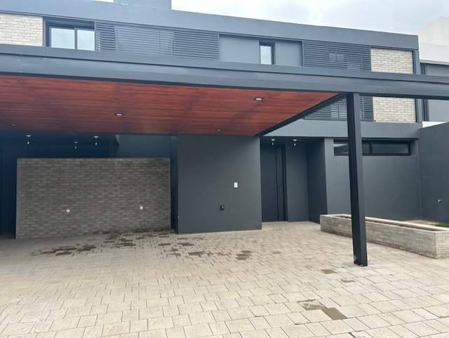 MODERNA CASA A ESTRENAR EN BARRIO LA LUISITA (ZONA SUR)