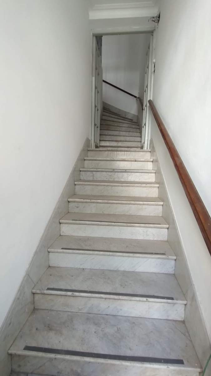 IDEAL para RENTA COMERCIAL!!  Casona de 2 Plantas con acceso independiente