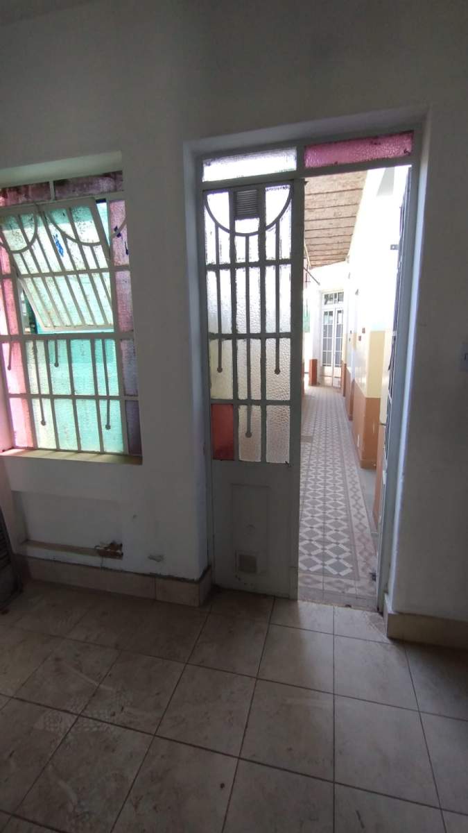 IDEAL para RENTA COMERCIAL!!  Casona de 2 Plantas con acceso independiente