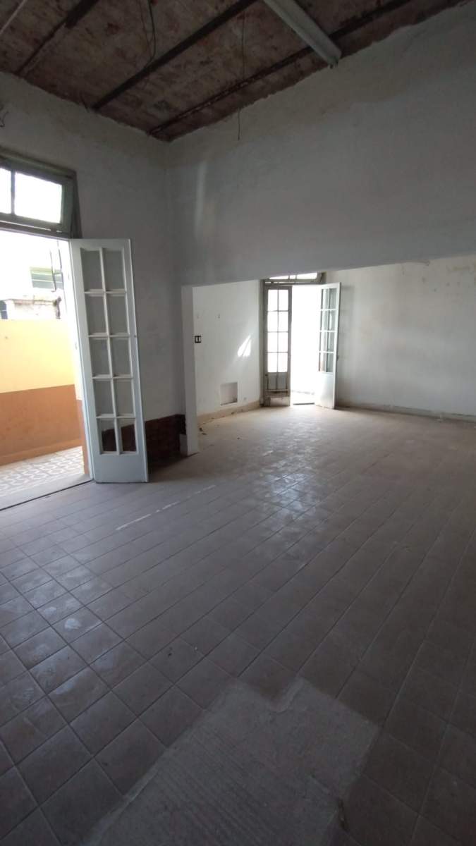 IDEAL para RENTA COMERCIAL!!  Casona de 2 Plantas con acceso independiente