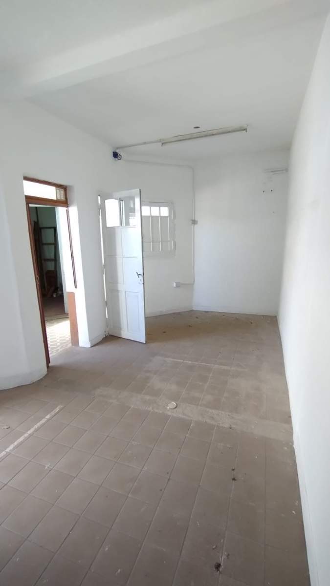 IDEAL para RENTA COMERCIAL!!  Casona de 2 Plantas con acceso independiente