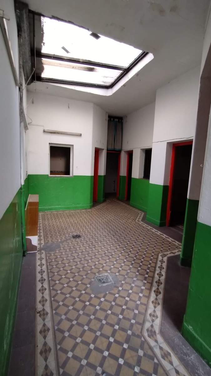 IDEAL para RENTA COMERCIAL!!  Casona de 2 Plantas con acceso independiente