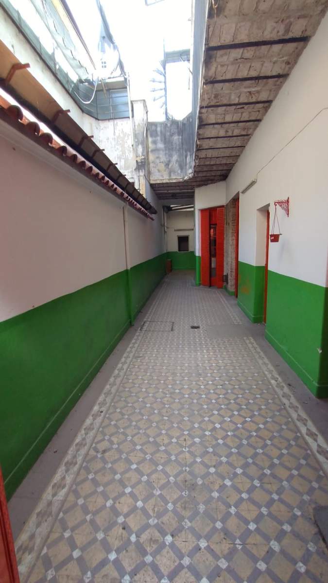 IDEAL para RENTA COMERCIAL!!  Casona de 2 Plantas con acceso independiente