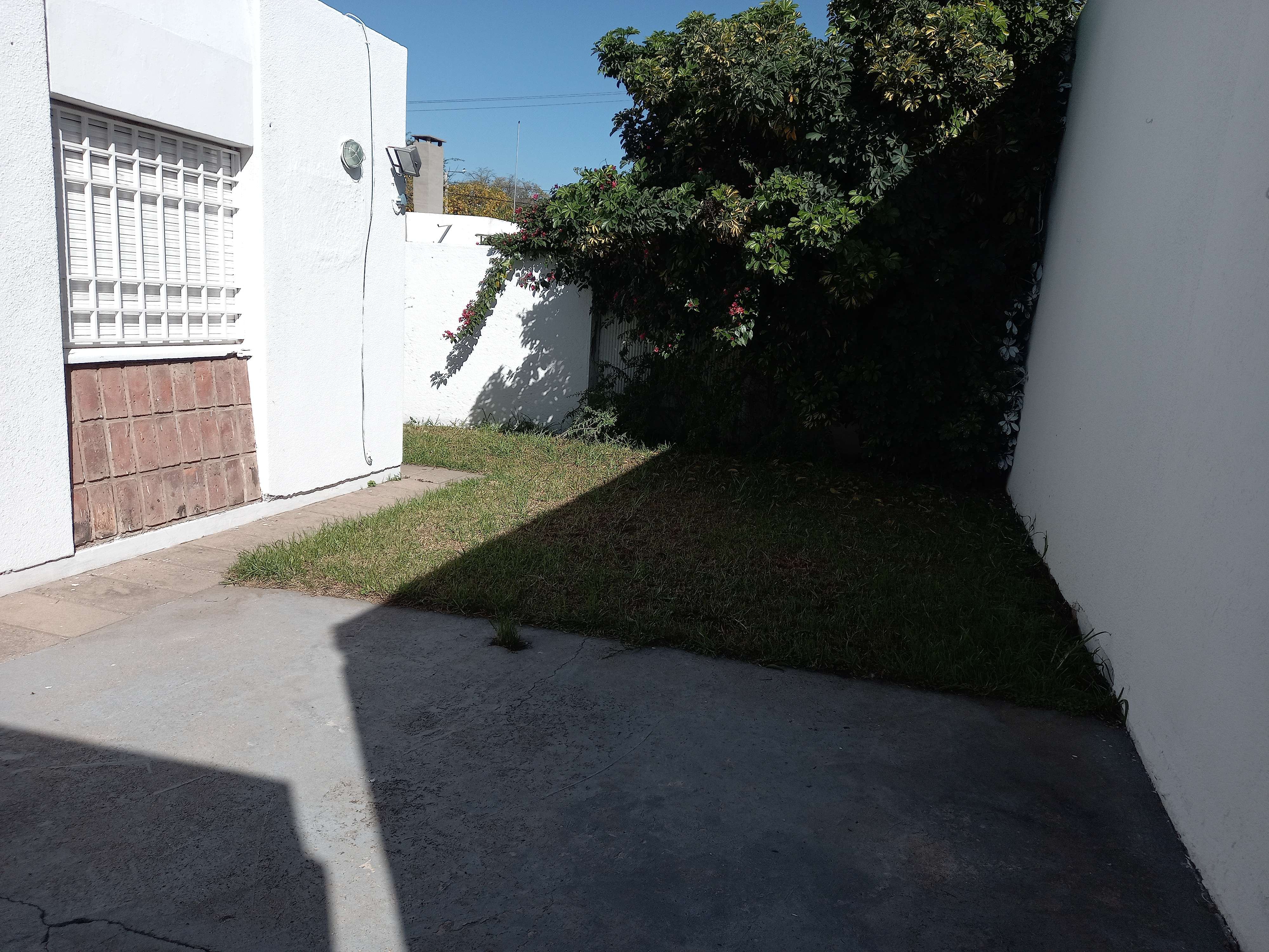 CASA EN VENTA BARRIO POETA LUGONES