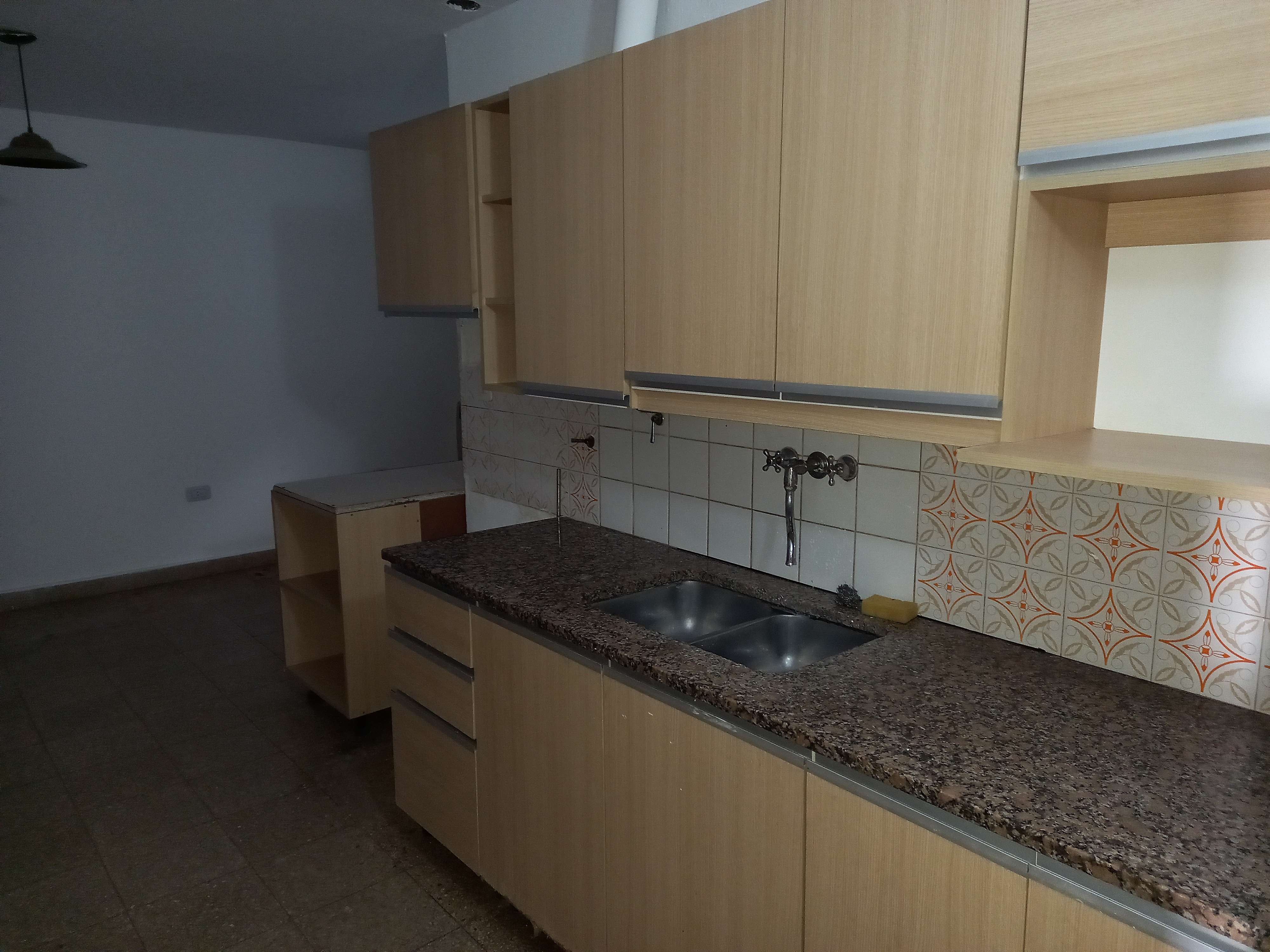 CASA EN VENTA BARRIO POETA LUGONES