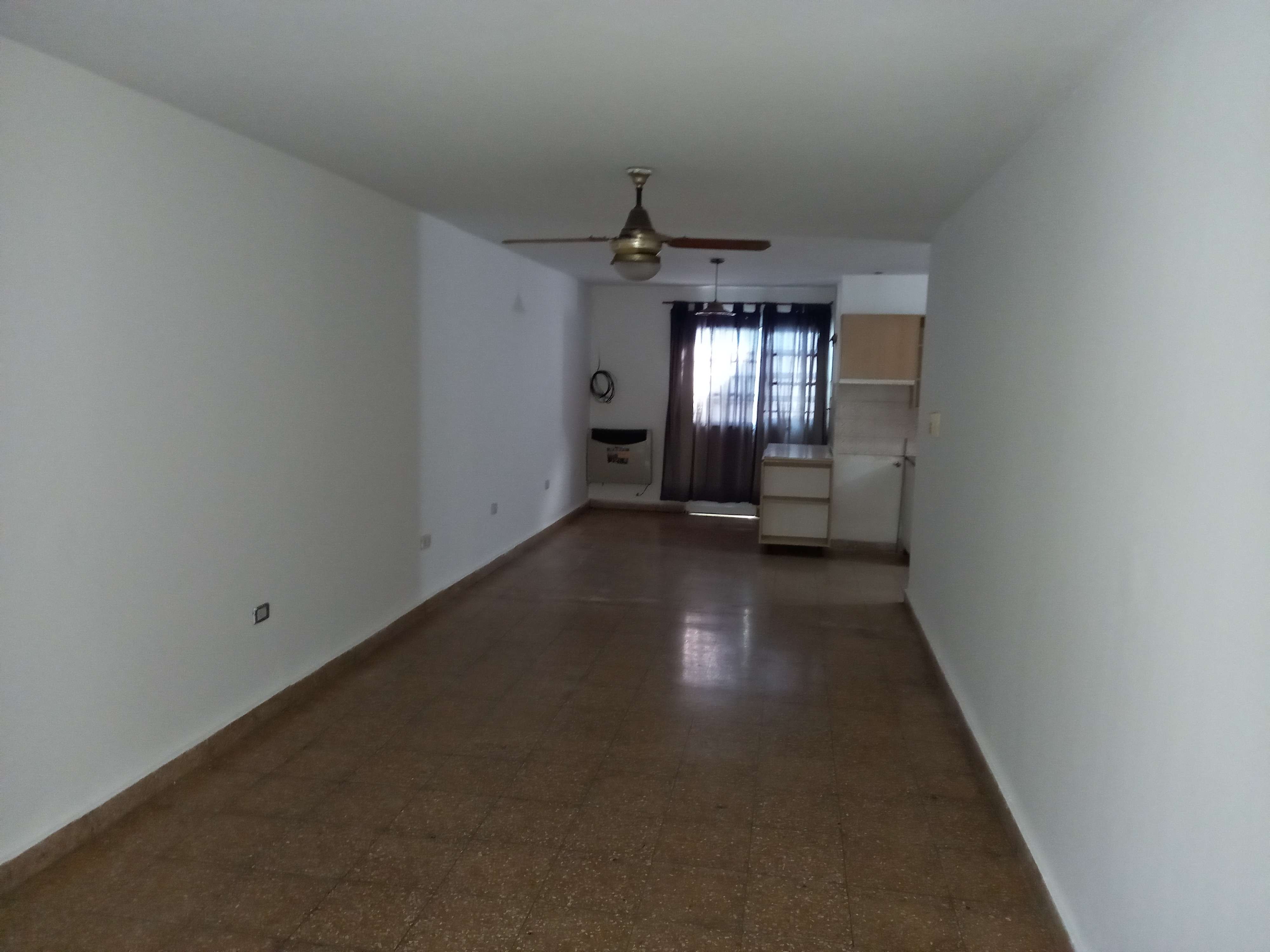 CASA EN VENTA BARRIO POETA LUGONES