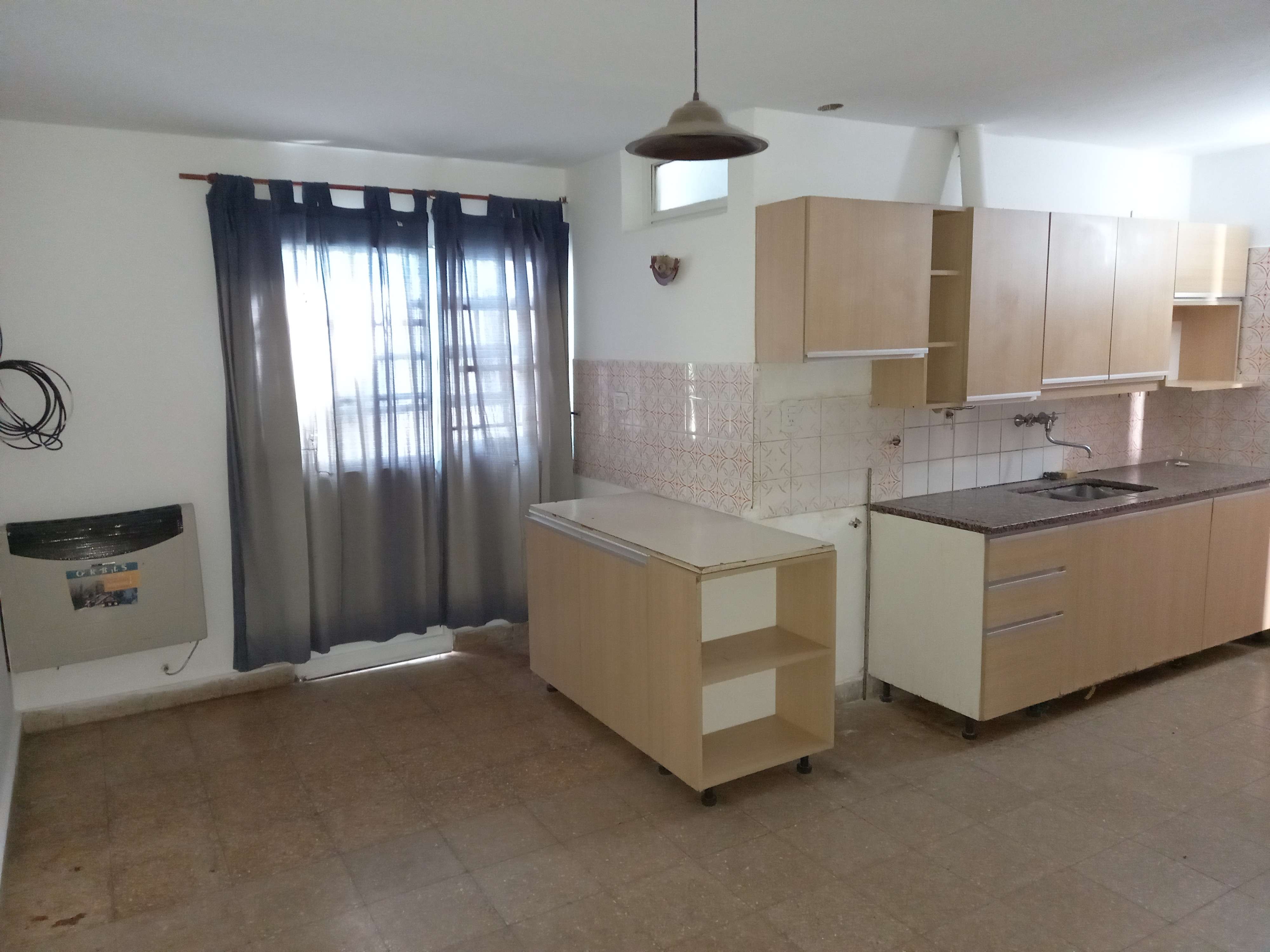 CASA EN VENTA BARRIO POETA LUGONES