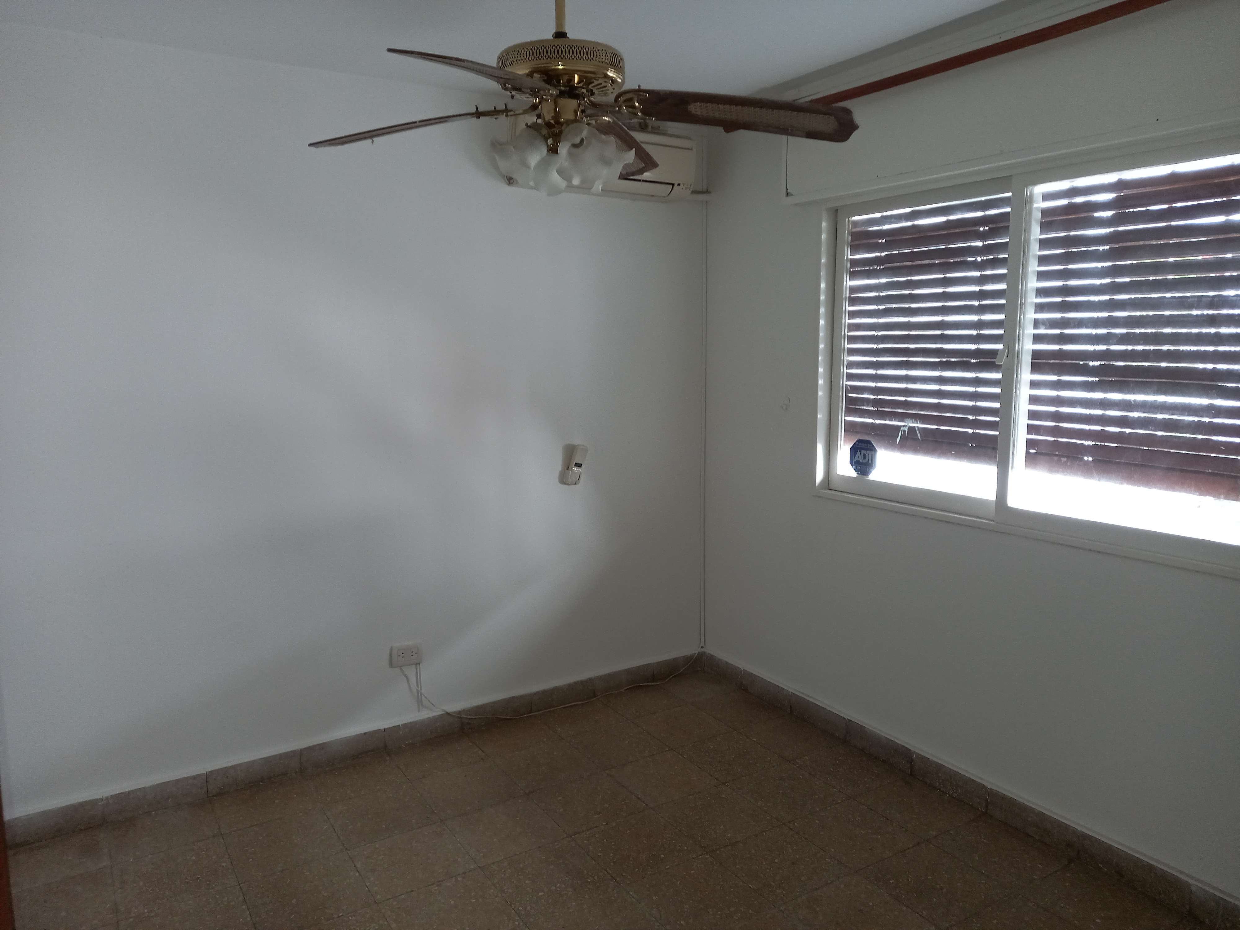 CASA EN VENTA BARRIO POETA LUGONES