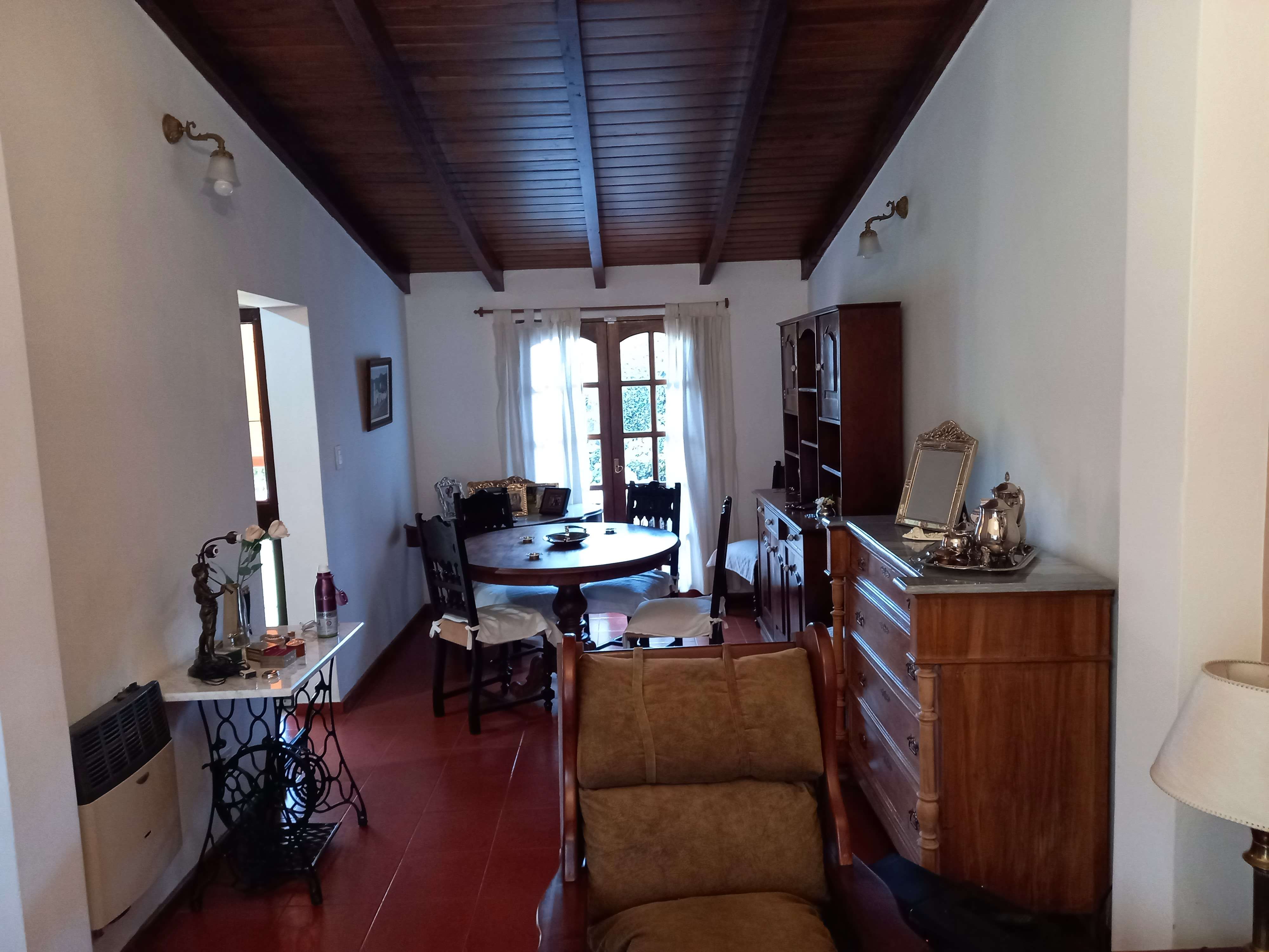 CASA EN VENTA BARRIO POETA LUGONES