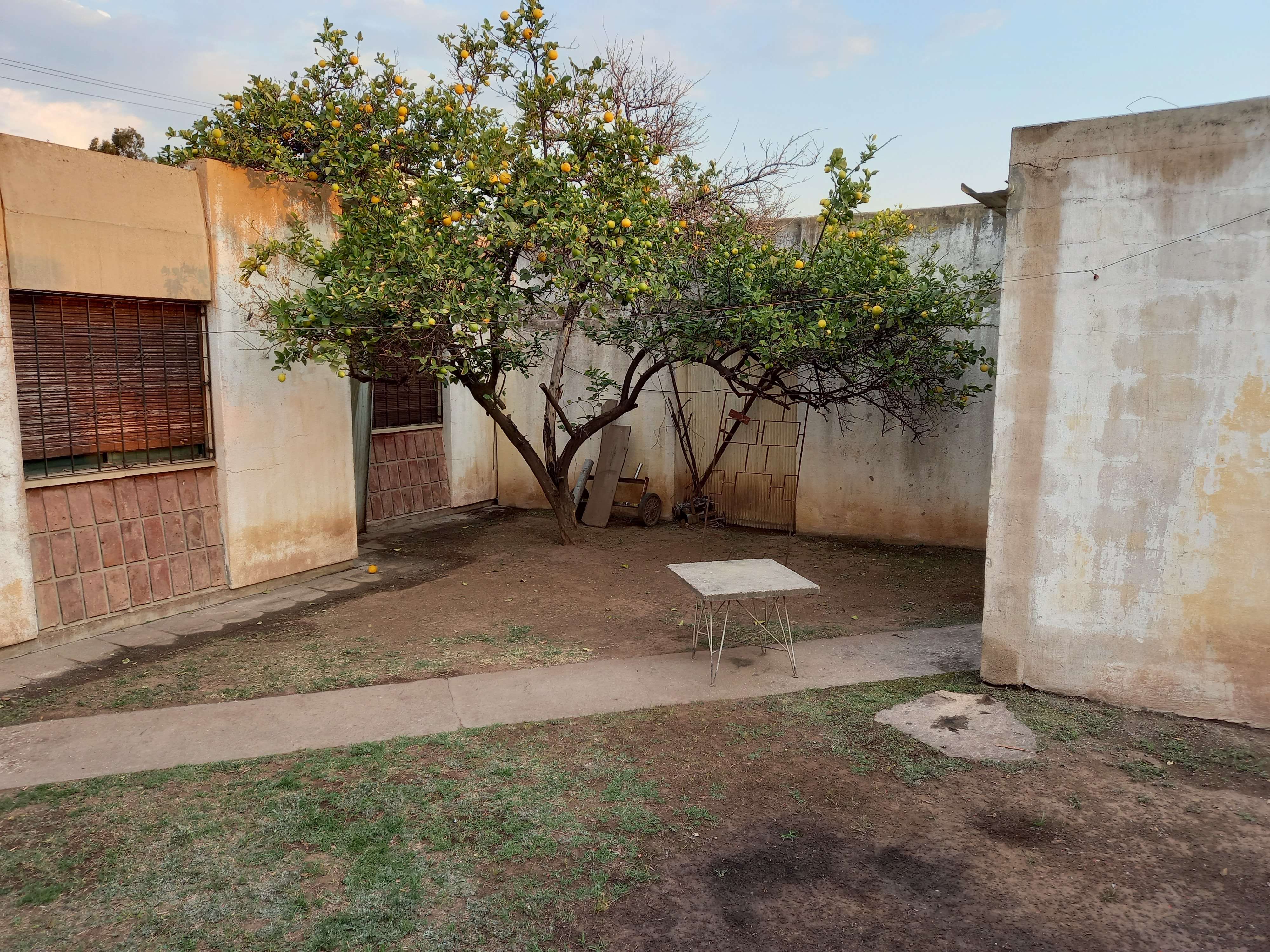 CASA EN VENTA BARRIO POETA LUGONES