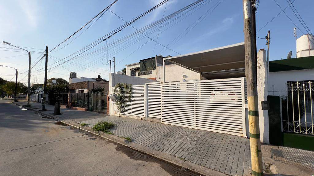 CASA EN VENTA BARRIO LAS MARGARITAS – IMPECABLE ESTADO