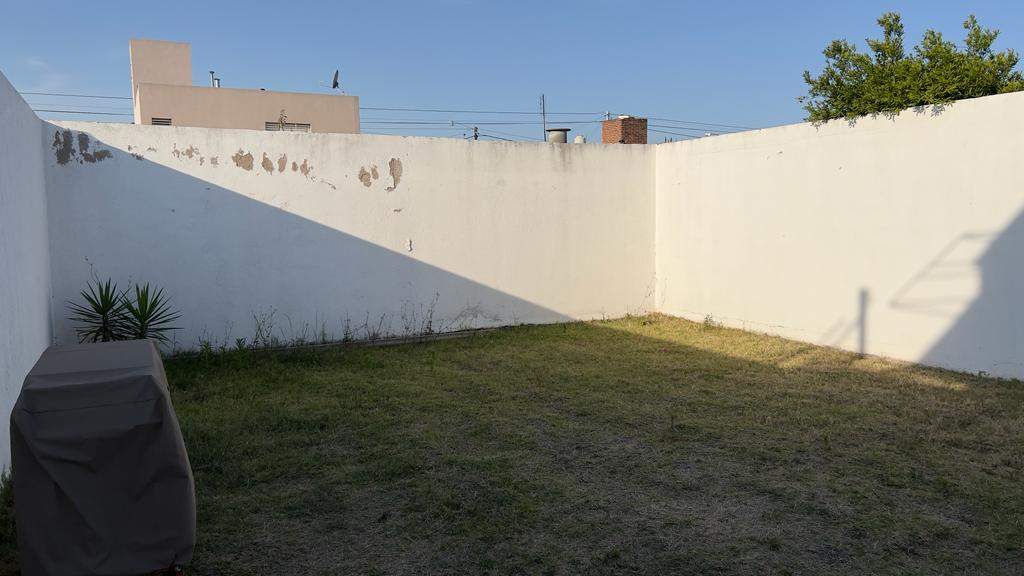 CASA EN VENTA BARRIO LAS MARGARITAS – IMPECABLE ESTADO