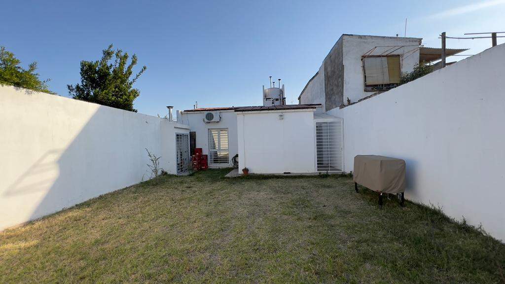 CASA EN VENTA BARRIO LAS MARGARITAS – IMPECABLE ESTADO